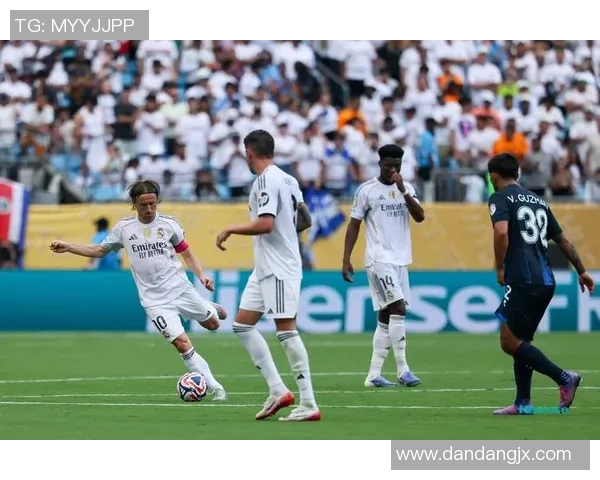 世界报:皇马开会讨论了阿隆索未来,对曼城将是他的最终时机 世界报:皇马开会讨论了阿隆索未来,对曼城将是他的最终时机