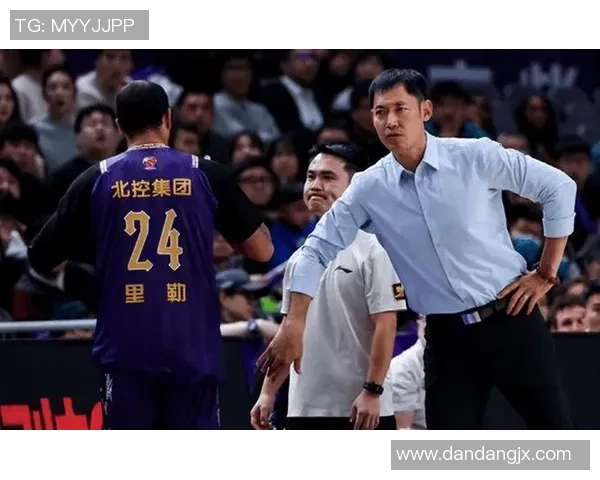 北控本赛季算是垮了！张庆鹏防卫拉胯，内线遭伤病，张帆直线下滑